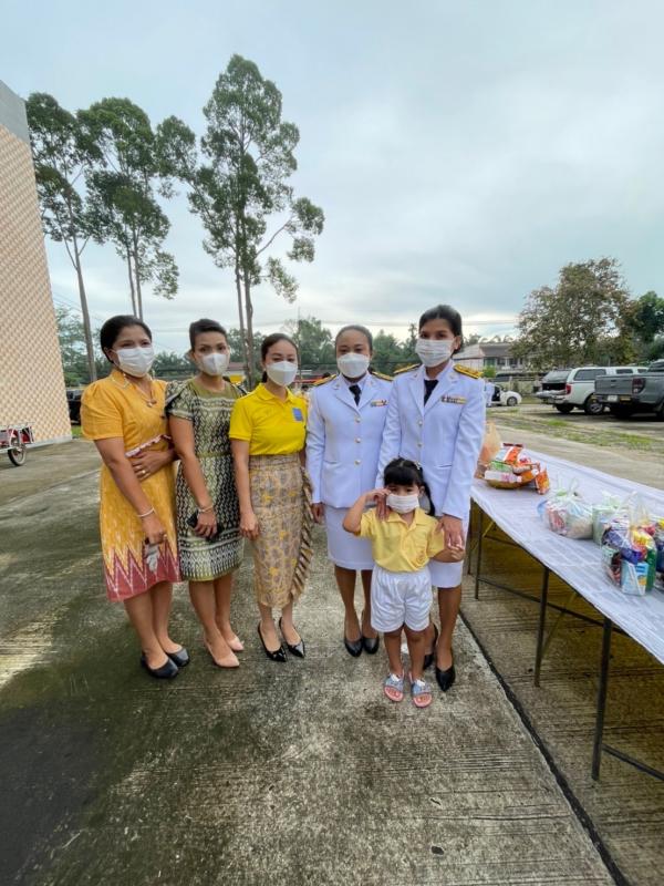เข้าร่วมพิธีทำบุญตักบาตรถวายพระราชกุศล ในการจัดกิจกรรมเฉลิมพระเกียรติพระบาทสมเด็จพระเจ้าอยู่หัว