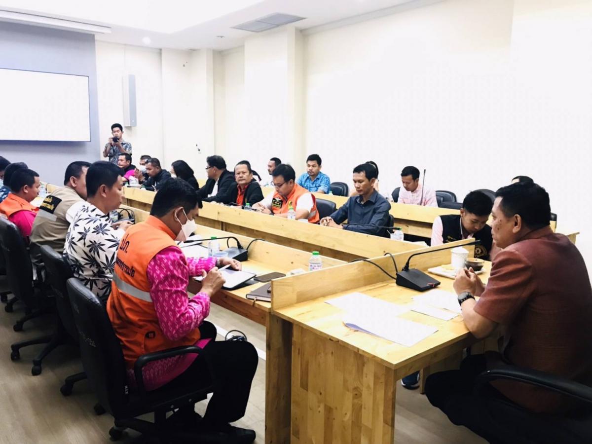 ประชุมถอดบทเรียนการป้องกันและลดอุบัติเหตุทางถนนช่วงเทศกาลปีใหม่ พ.ศ. ๒๕๖๖ จังหวัดสุราษฎร์ธานี ระดับท้องถิ่น