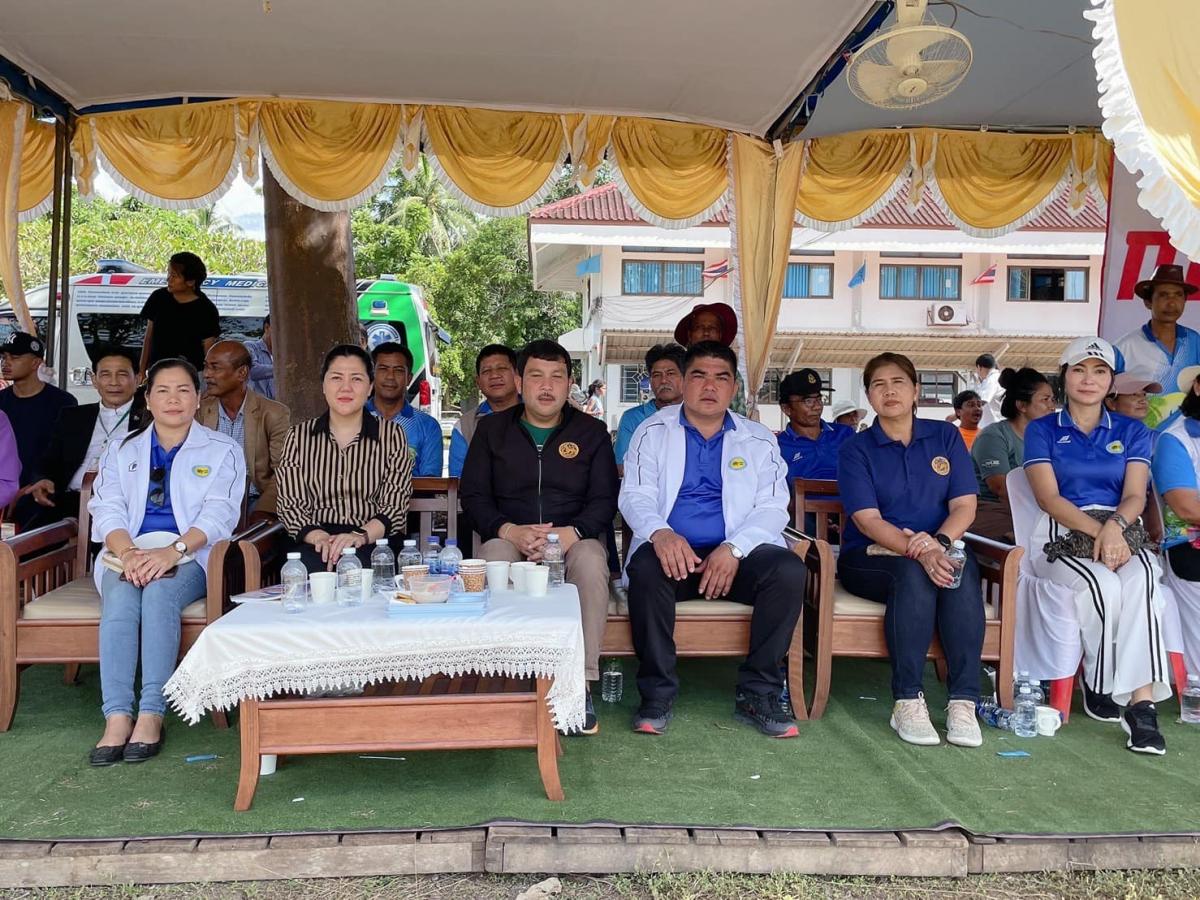 ข้าร่วมพิธีปิดการแข่งขันกรีฑาฯ พร้อมมอบถ้วยรางวัลโครงการแข่งขันกรีฑาเด็ก เยาวชน และประชาชน ขององค์กรปกครองส่วนท้องถิ่นอำ