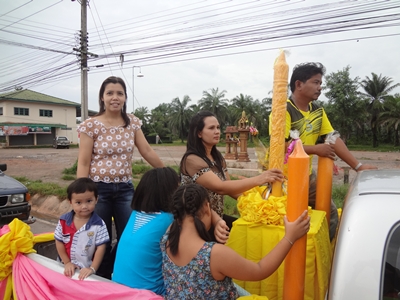 โครงการแห่เทียนจำพรรษา
